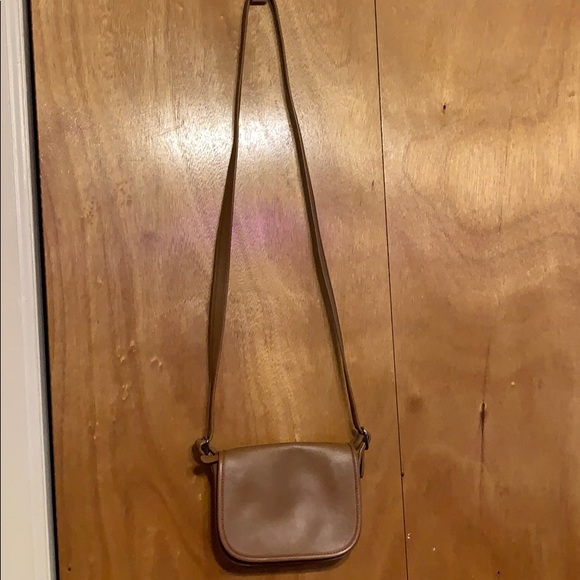 Perfect Tan COACH purse - Picture 2 of 6